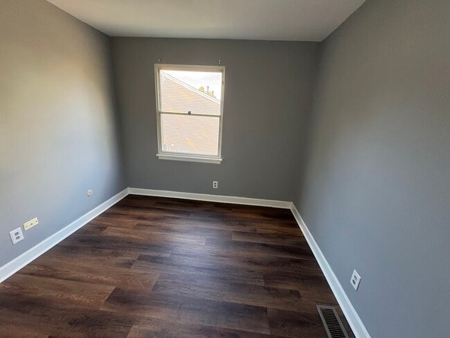 Building Photo - 4W S Fernwood Dr