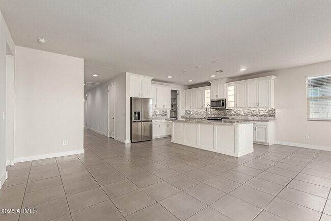 Building Photo - 6918 W Winston Dr