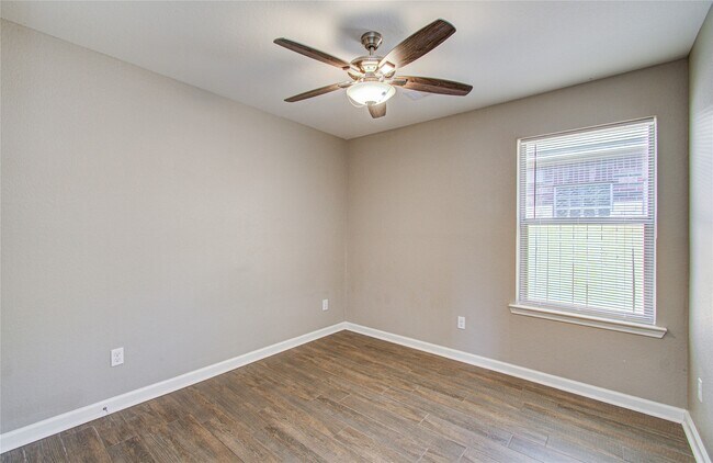 Building Photo - 114 Paleos Flint Dr