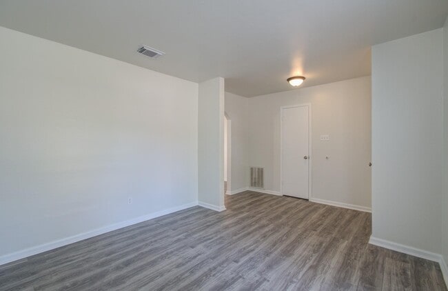 Building Photo - 15611 La Casa Ln