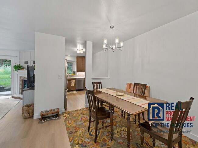 Building Photo - 3 Bed 3 Bath Updated Townhouse in Fort Collins!