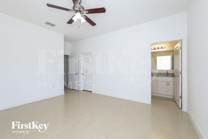 Building Photo - 257 Elm Ct