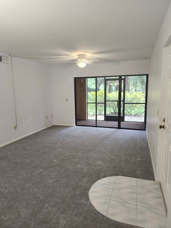 Building Photo - Oak Forrest 55 and older Condominium FOR R...
