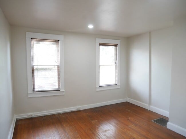Building Photo - PRIME LOCATION! Charming 3-Bedroom Home Ne...