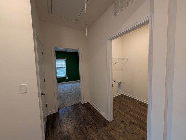 Building Photo - Great Home Available Now