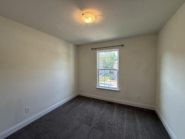 Building Photo - Wonderfully updated split foyer homes loca...