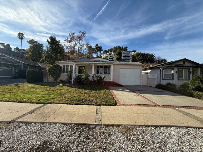 Primary Photo - 2 bed, 1 bath home in Woodland Hills