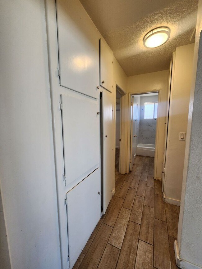 Building Photo - 6141 Abronia Ave
