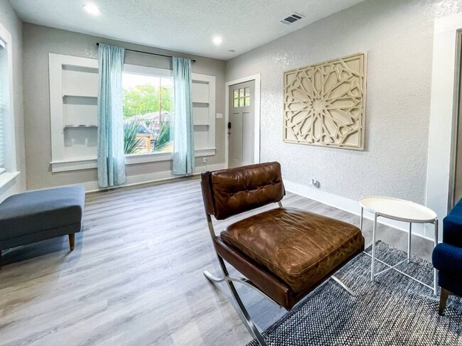 Building Photo - 1108 Center St