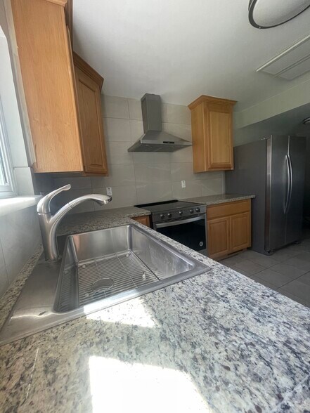 Building Photo - 326 Stafford Way