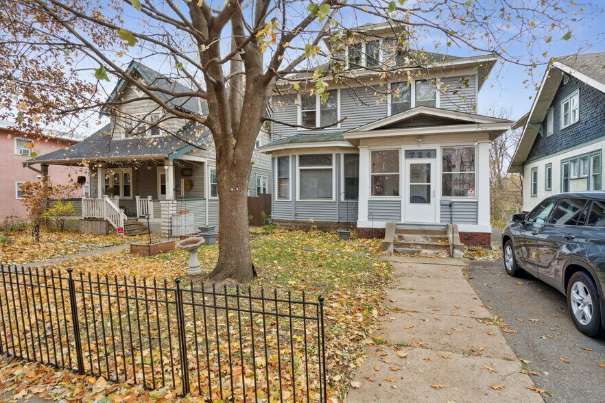 Building Photo - 724 Como Ave