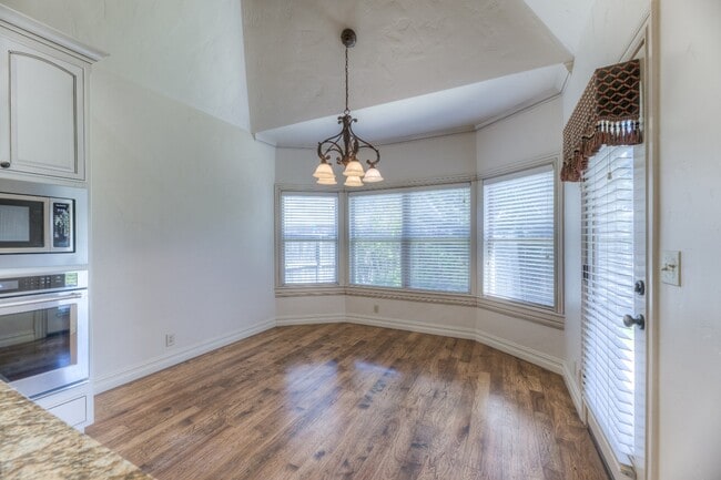 Building Photo - 11841 S Pittsburg Ave