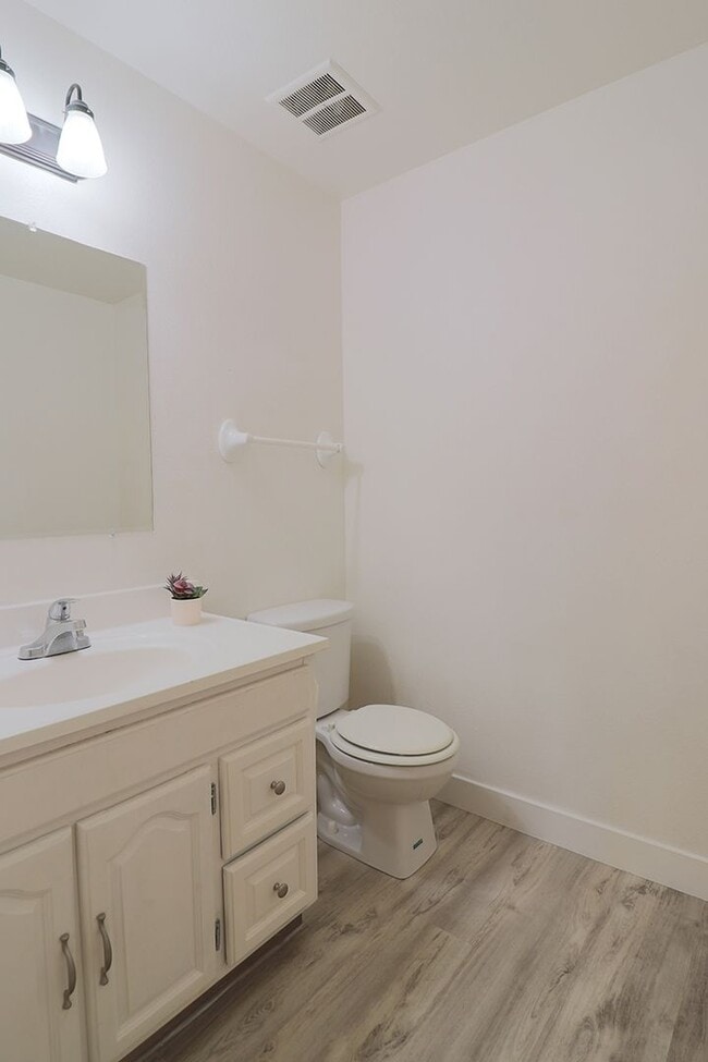 Building Photo - 3 Condor Cir