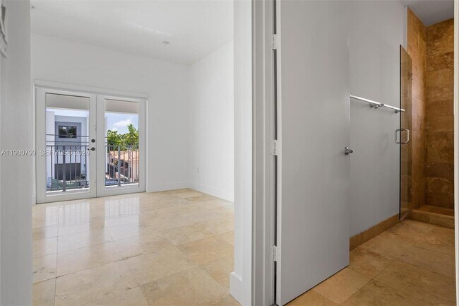 Building Photo - 2786 SW 34th Ave