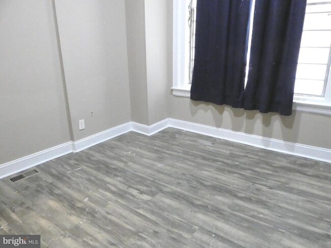 Building Photo - 328 N 52nd St