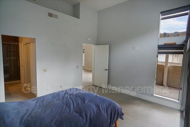 Building Photo - 23926 Arroyo Park Dr