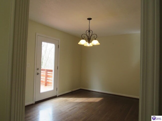Building Photo - 416 Jey Dr