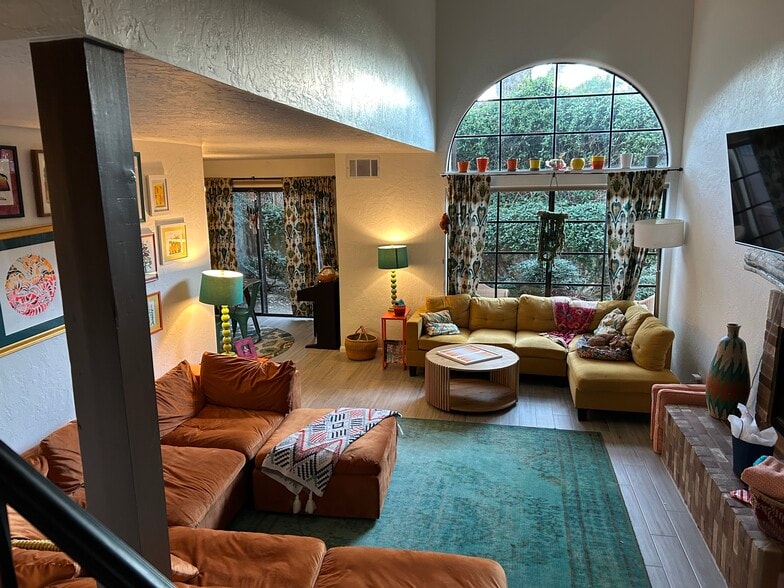 Building Photo - 103 Bristol Rd