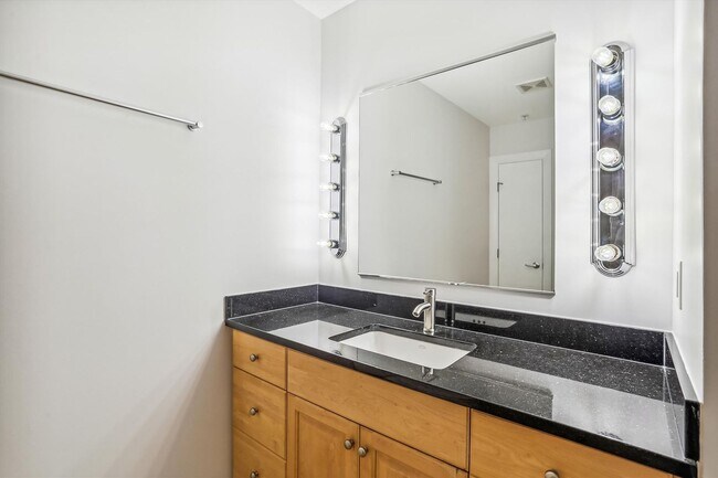Building Photo - 811 4th St NW