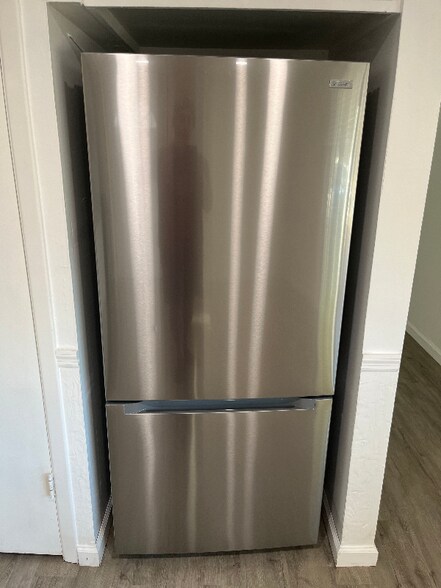 Building Photo - 4312 Mesa Dr