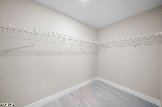 Building Photo - 4326 NE 24th Pl