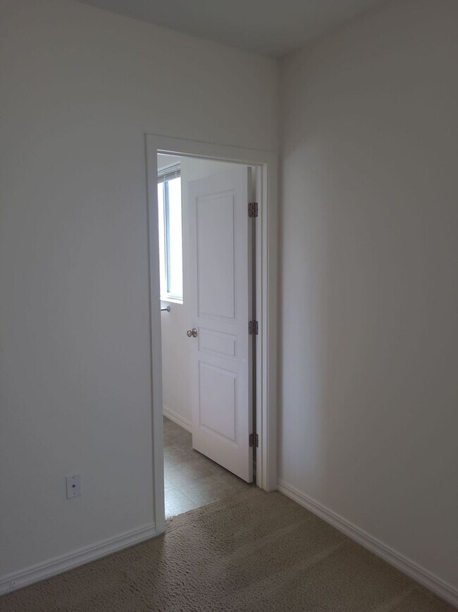 Building Photo - 1/2 OFF OCTOBER RENT - Sage Vista Home wit...