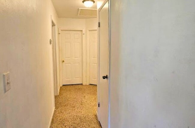 Building Photo - 3 Bedroom, 1 Bath House for rent in Lakeland *Move-In Special*