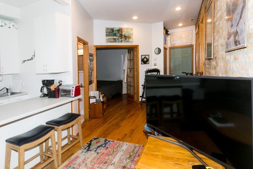 Building Photo - 1307 N Greenview Ave