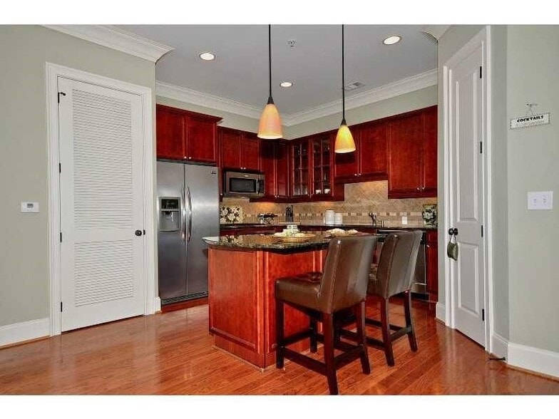 Building Photo - 3635 E Paces Cir