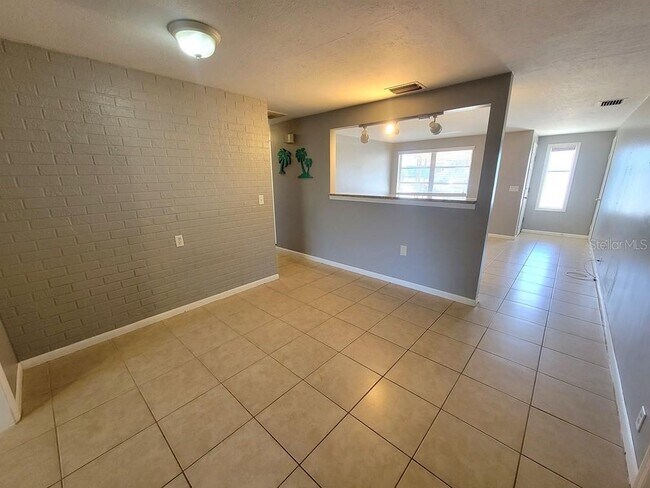 Building Photo - 4542 Grand Central Ave