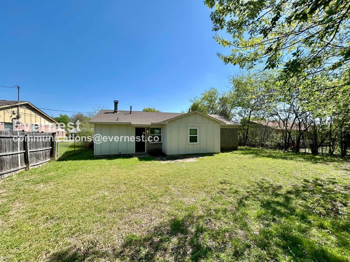 Building Photo - 6315 Silvery Moon Dr