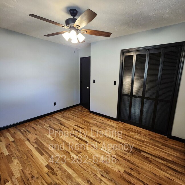 Building Photo - One story home, Elizabethton, 4 Bedrooms