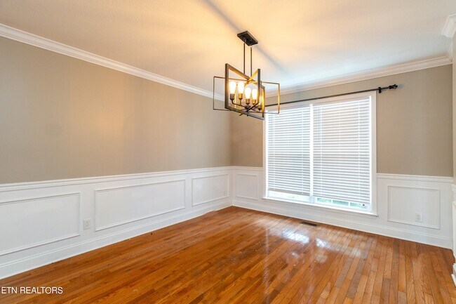 Building Photo - 1100 Winterberry Ln