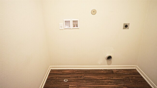 Building Photo - 10510 Pine Landing Dr