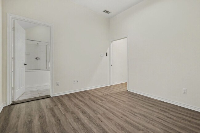 Building Photo - 1707 Briarhollow Dr