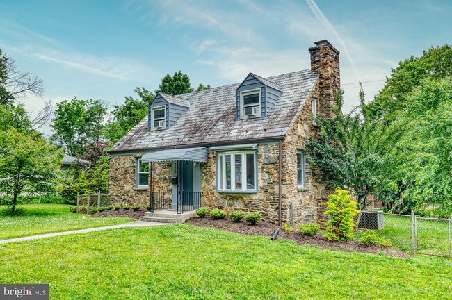 Primary Photo - 6233 Woodcrest Ave
