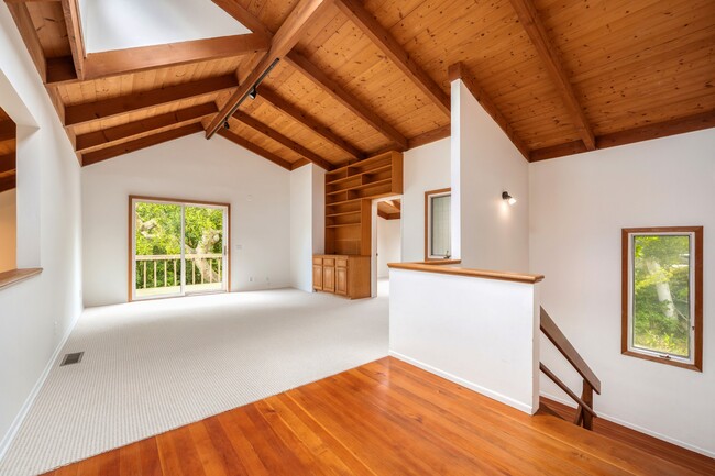 Building Photo - 1539 Miramar Ln