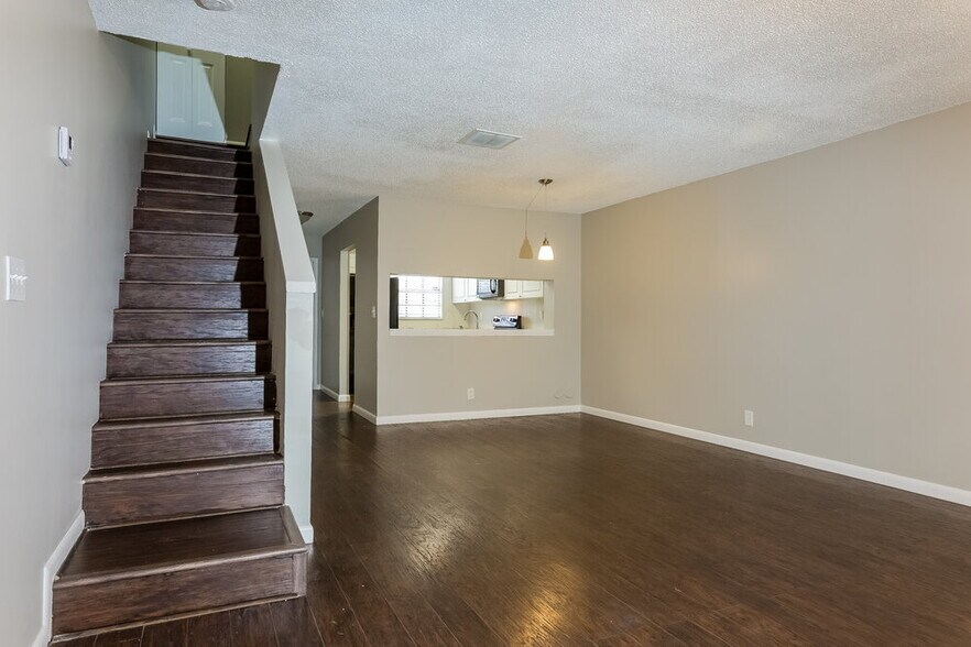 Building Photo - 8341 Fairway Rd