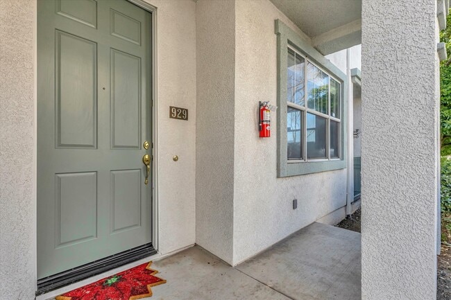 Building Photo - 929 Monarch Cir