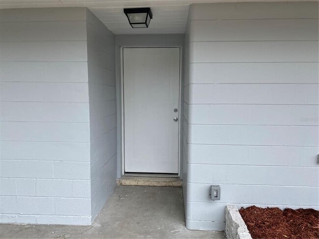 Building Photo - 38415 9th Ave