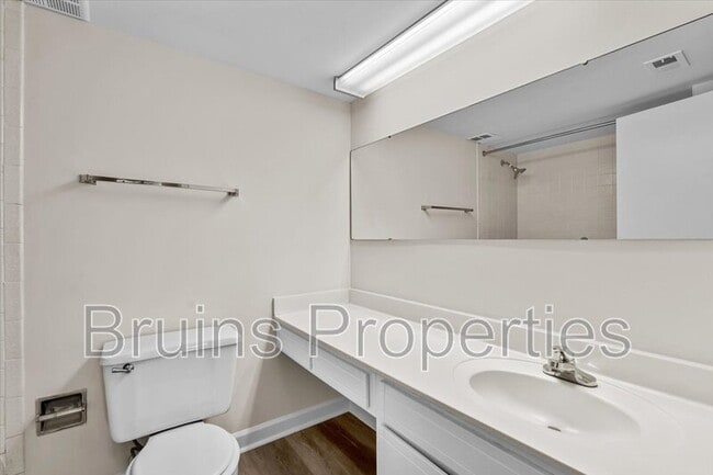 Building Photo - 1522 Benjamin Pkwy