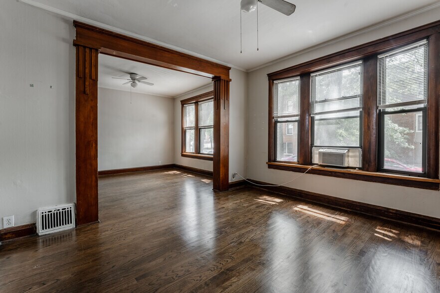 Building Photo - 3620 W Grace St