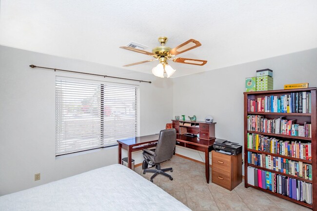 Building Photo - Spacious 2-Bedroom Home with Room to Roam ...