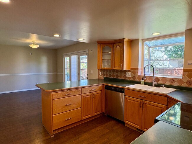 Building Photo - 1453 E Vintry Cir