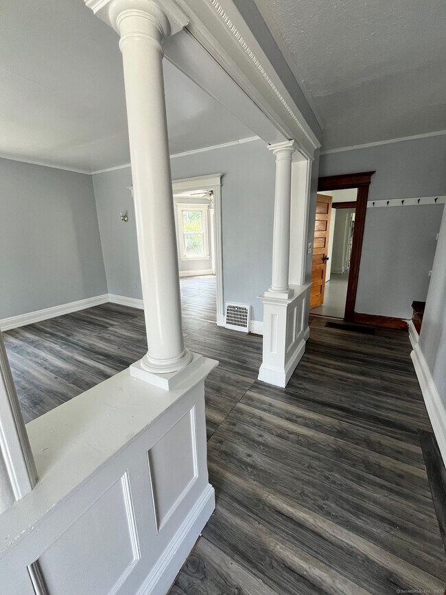 Building Photo - 67 Sisson Ave