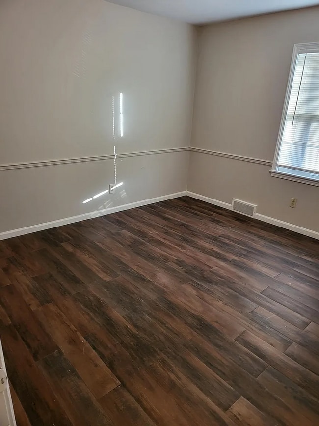 Building Photo - Spacious 4 Bed, 2.5 Bath Home with Fireplace & Garage in Independence, MO