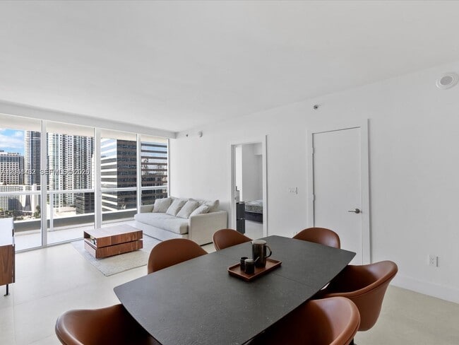 Building Photo - 495 Brickell Ave