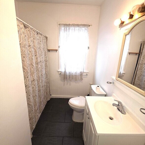 Building Photo - 1248 N Spaulding Ave