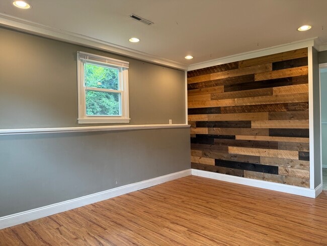Building Photo - 5S481 Glenoban Dr
