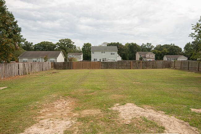 Building Photo - 106 Briar Hollow Dr